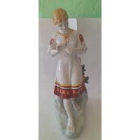 СТАТУЭТКА ГАДАНИЕ НА РОМАШКЕ.