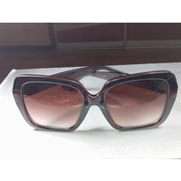 Винтажные очки , крупная оправа формы Оверсайз с декоративными элементами в виде золотистых пчел на уголках рамки .  Бренд LAN BAO CE . Предсезонная распродажа Винтажных солнцезащитных очков с рубля !