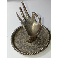 Подставка для колец , металл не магнит .