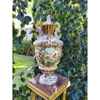 Роскошная Сюжетная Фарфоровая Ваза Capodimonte, Italy XX век.