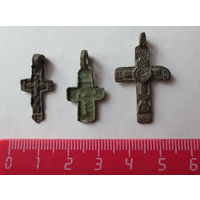 Крестики старые. Целые... 3 штуки за одну цену...