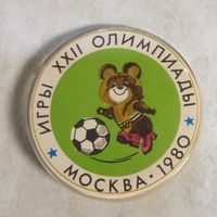 Значок. Мишка Олимпийский. Футбол. Москва 1980.